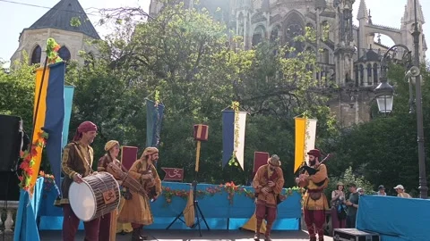 Outdoor Stage Show of Medieval Folklore Band at Reims Festival. Video stock 336008633