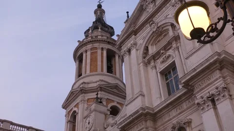 Outer facade of the Basilica della Santa Casa Video stock 292750998