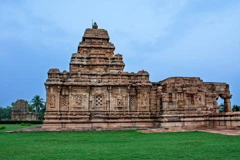 Outer side view of 8Th century ancient Sangamesavara temple at Pattadakal Foto stock
