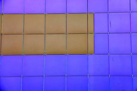 The outer wall of the building is finished with framed plastic tiles, the c.. Ilustración de archivo