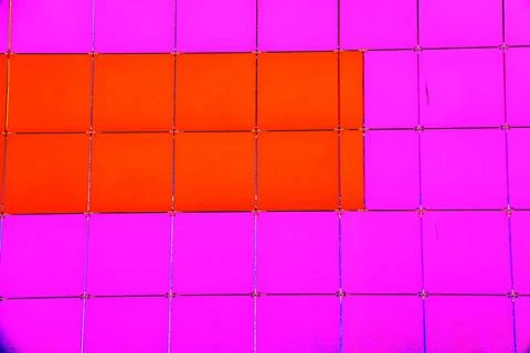 The outer wall of the building is finished with framed plastic tiles, the c.. Ilustración de archivo