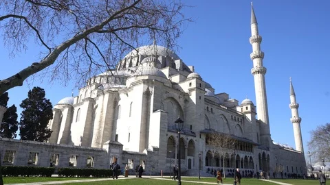 Outer walls of Suleymaniye Mosque, an Ottoman imperial mosque Vidéo 86131996