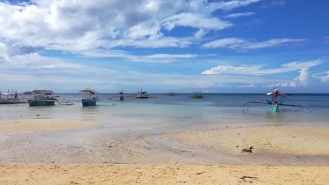 Outrigger Boats at Empty Sandy Punta Ballo Beach, Negros island, Philippines Vidéo 337241719