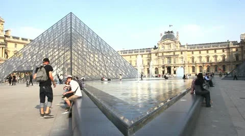 Outside Louvre Video stock 10872676