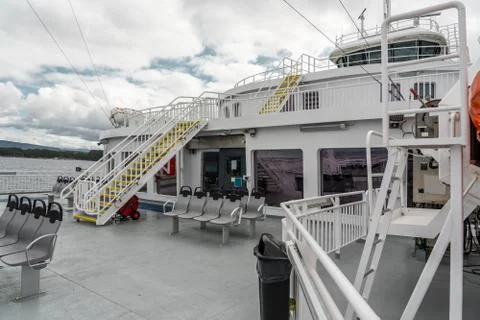 Outside on the upper deck of the car ferry between Halhjem and Sandvikvg, Nor Foto stock