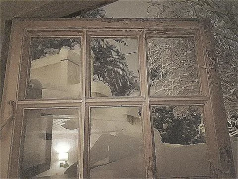 Outside the window is snow on the tree Stock Photos