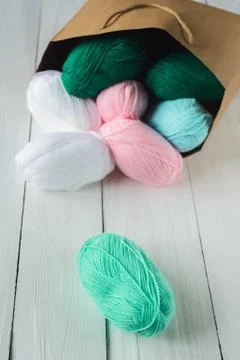 Oval acrylic wool yarn thread skeins with kraft package Stock-Fotos