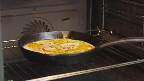 Oven-baked eggs Stock Footage 271616616