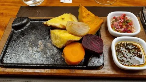 Oven-roasted root vegetables including pumpkin. Fotos Stock