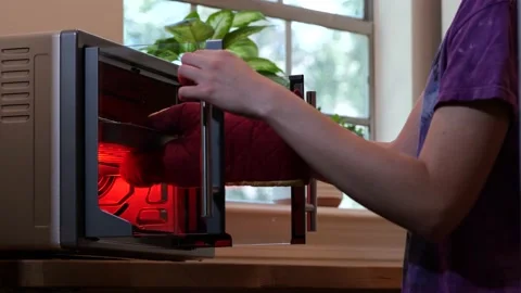 Oven tray out 스톡 동영상 201825452