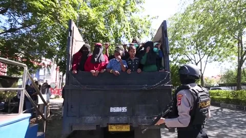 Over 100 Rohingya refugees forcibly relocated in Indonesia, INDONESIA, ID - 07 N 스톡 동영상 291080110