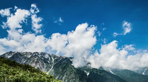 Over 5K Time Lpase - Clouds over Mountain Stockbeeldmateriaal 62555066