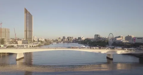 Over Brisbane river 1 動画素材 82475925