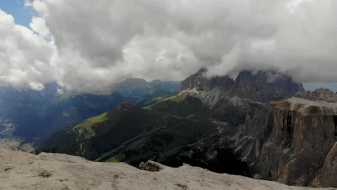 Over the cliff in clouds Video stock 106902128