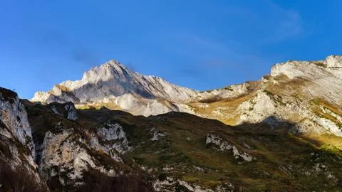 Over the clouds in high mountains, Pyrenees, foggy and cloudy Foto stock