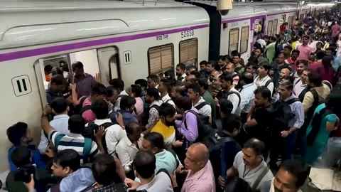 Over crowded train rush during Peak Hours. 4K (Slow Motion). Stock Footage 252109799