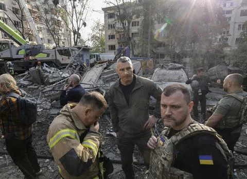 Over a dozen killed in Kyiv after overnight Russian attack, Ukraine - 17 Jun 202 Fotos Stock