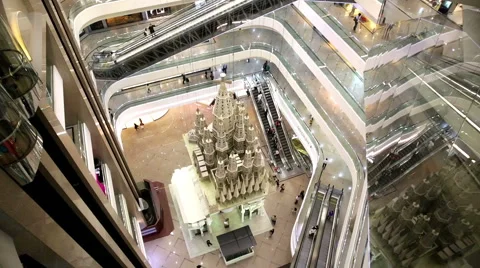 OVER HEAD VIEW OF SHOPPING MALL WITH ELEVATORS AND ESCALATORS  TIMELAPSE 動画素材 40633795
