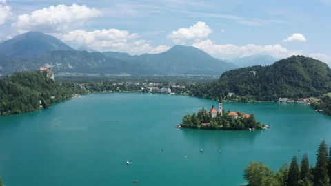 Over the lake Bled overlooking the island and mountains Stock Footage 129774032
