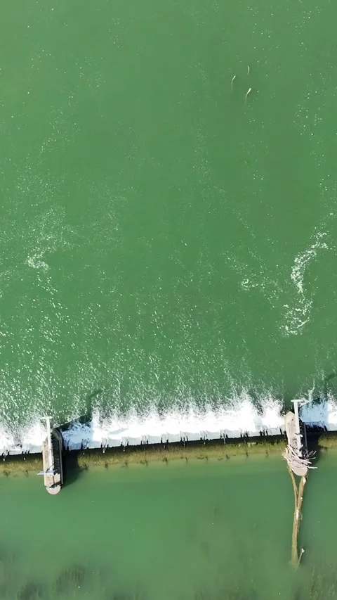 Over the river Stockbeeldmateriaal 318992467