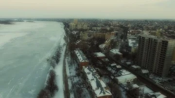 Over the roofs of the city in winter Video stock 85587989