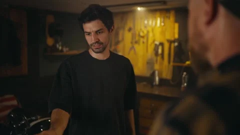 Over the shoulder A brunette guy with a shield hair in a gray T-shirt Vídeos de archivo 285216873