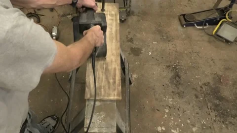 Over the Shoulder View of a Person Using a Belt Sander Vídeo Stock 154691992