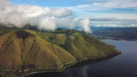 Over Toba lake Vidéo 83953872