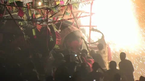 Over view of the Toritos parade from above the crowd 12 動画素材 19115785