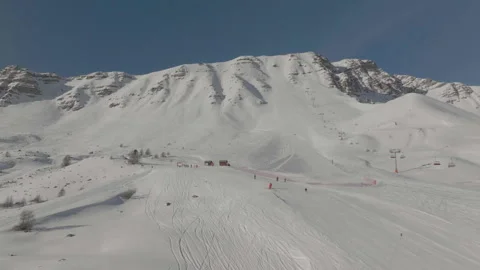 Overall forward tracking of ski slopes Видео 345801898
