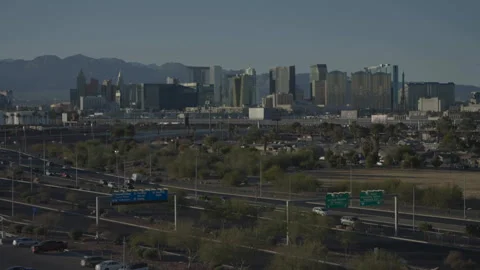 Overall view highway foreground, Las Vegas background 库存影片 336671831