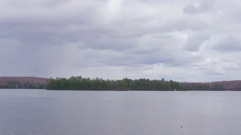 Overcast Island on Lake 库存影片 153998640