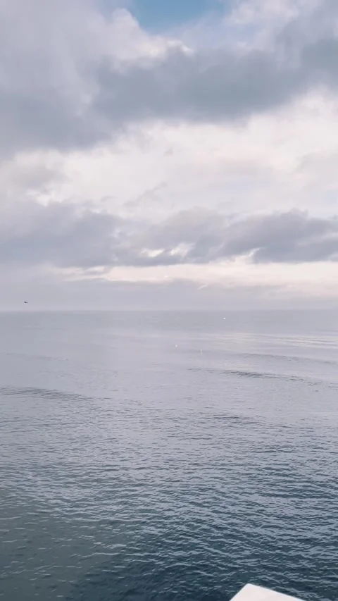 Overcast Sea View in Vertical Format Stockbeeldmateriaal 344042549