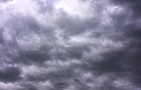 Overcast sky filled with dense, dramatic cloud formations Фото