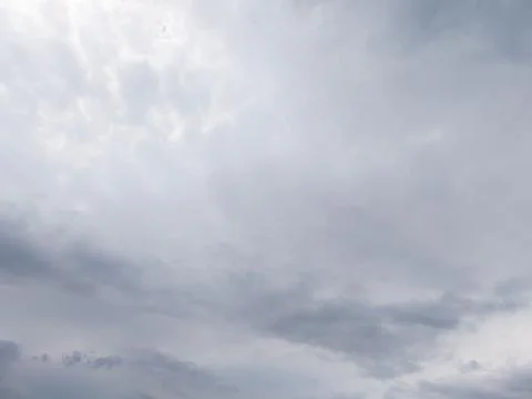 Overcast sky with grey clouds forming in New York above Mount Vernon, New York Фото