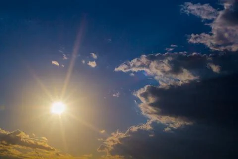 Overcast sky before storm. Rain Clouds in rainy season and the sun. Foto stock
