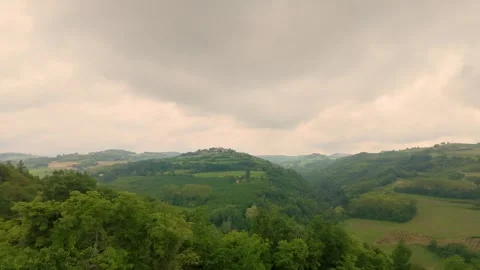 Overcast Sky Timelapse Over Rolling Green Hills and Vineyards Vídeo Stock 335119279