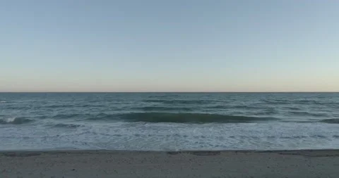 Overflight entering the sea Vidéo 154259812