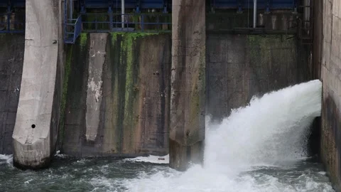Overflow gate opened on a big concrete dam 스톡 동영상 312808205