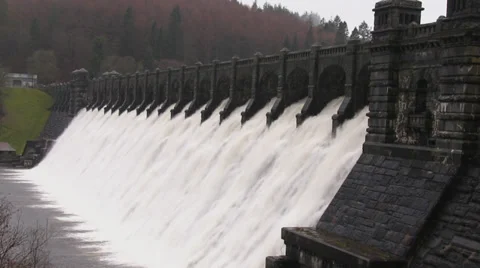Overflow water cascading over Lake Vyrnwy dam, Powys, Wales, January 28th 2014. Stock-Footage 34494553