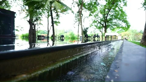 Overflow water at the swimming pool edge Video stock 50745968