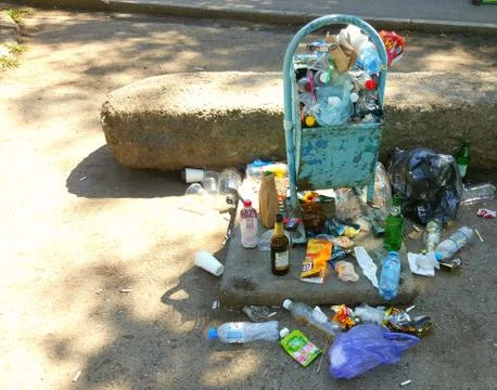 An overflowing dumpster Stock Photos