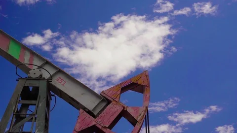 The overground drive for a reciprocating piston pump in an oil well. clouse up Stock Footage 113540611