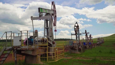 The overground drive for a reciprocating piston pump in an oil well. overall Stock Footage 113541761