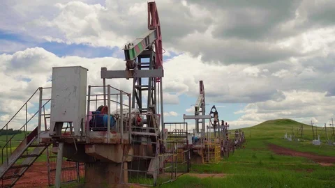 The overground drive for a reciprocating piston pump in an oil well. overall Stock Footage 114541755
