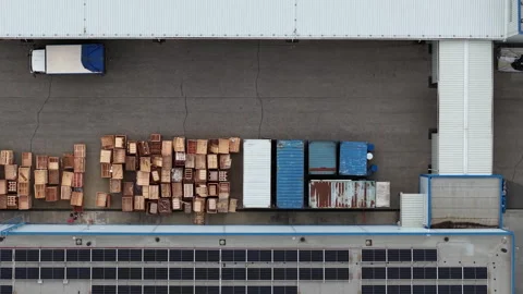 An overhead aerial perspective captures a busy warehouse loading area with a Stockbeeldmateriaal 336680535