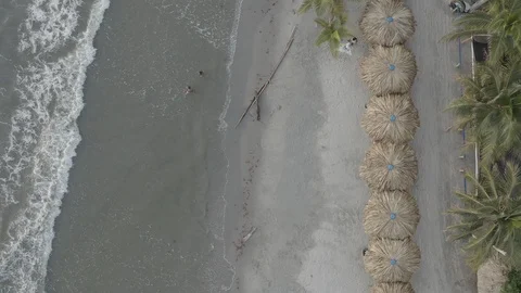 Overhead aerial strafes down the huts alongside the Necocli shore in Colombia 스톡 동영상 107918058
