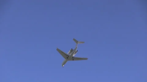 Overhead airplane Stock Footage 22916286