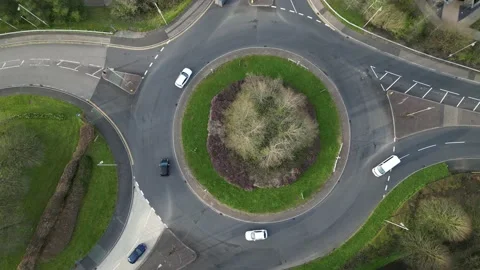 Overhead Clip of Roundabout with Small Traffic and No People Vídeos de archivo 238477595