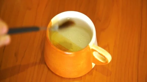 Overhead cup with hot water, preparing coffee for breakfast Vidéo 105133914